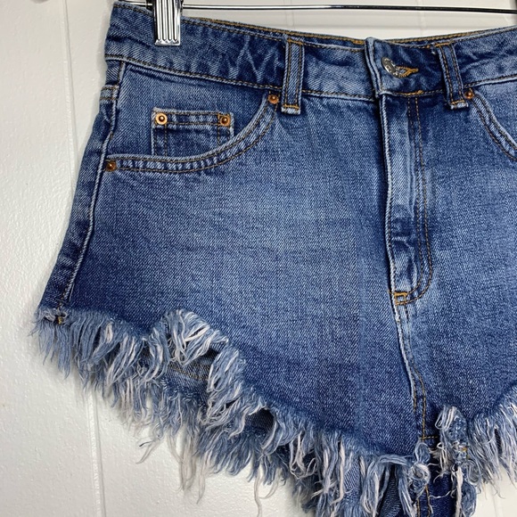 Topshop HIGH Waisted Frayed Kiri Denim shorts EUC - Picture 12 of 12